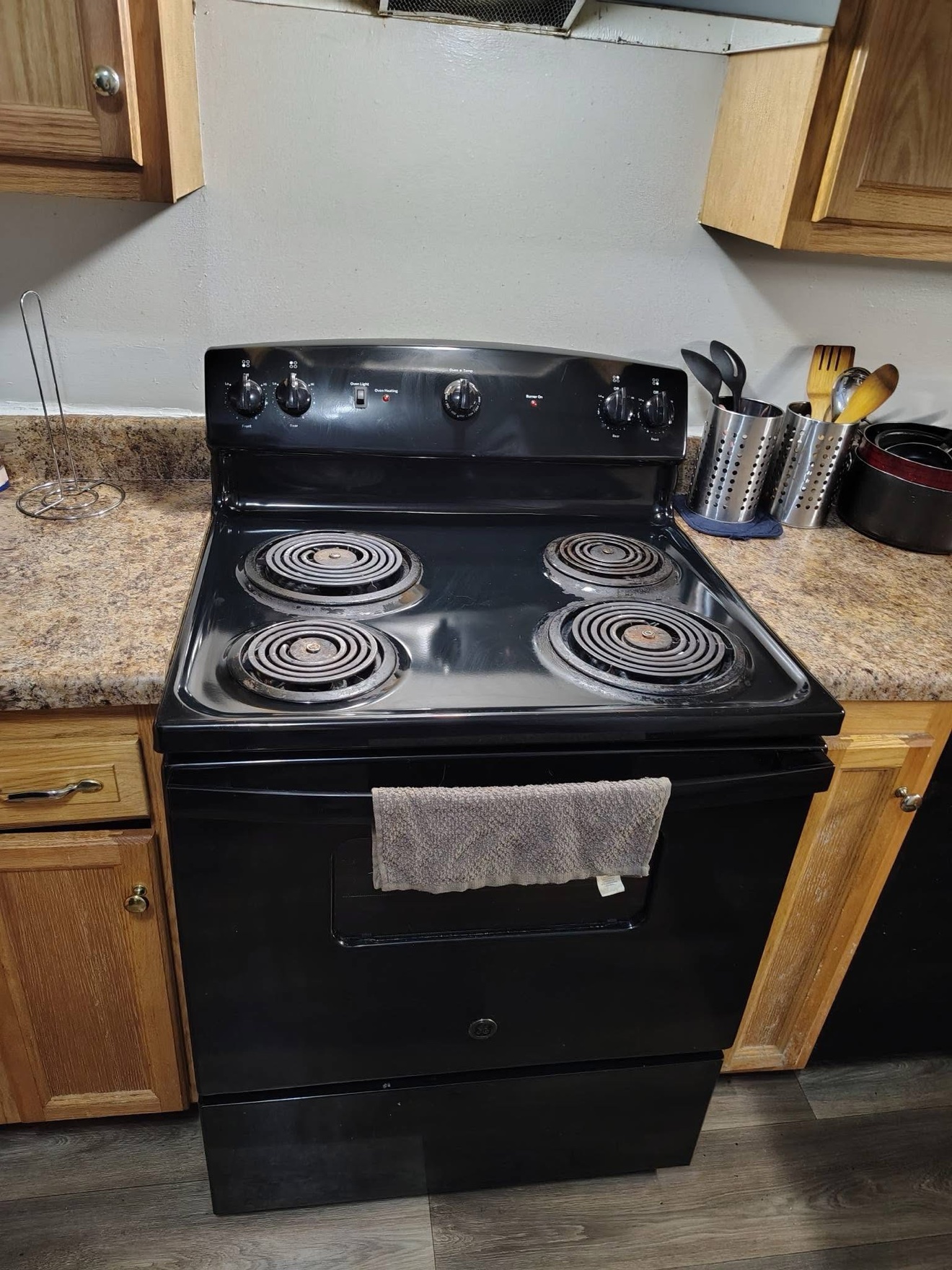 Same stovetop gleaming after deep cleaning